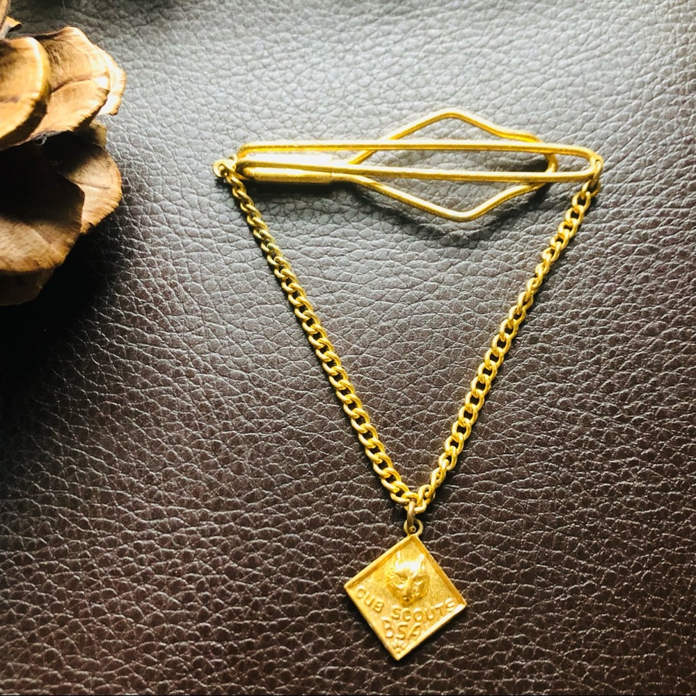 Vintage BSA Cub Scouts gold tie bar clip with chain and plaque